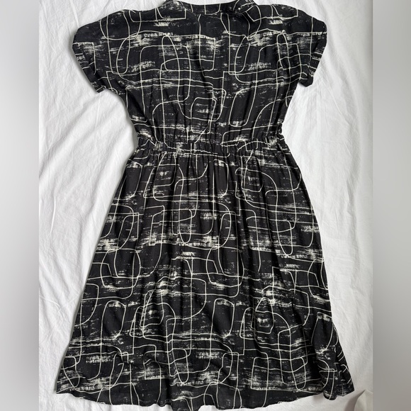 Target Black and Cream Geometric Midi Dress - Picture 3 of 6